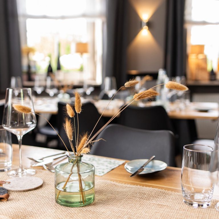 Festlich gedeckter Tisch bei einer Kommunion - Eventfotografie VARO Mannheim Festlich gedeckter Tisch bei einer Kommunion - Eventfotografie VARO Mannheim