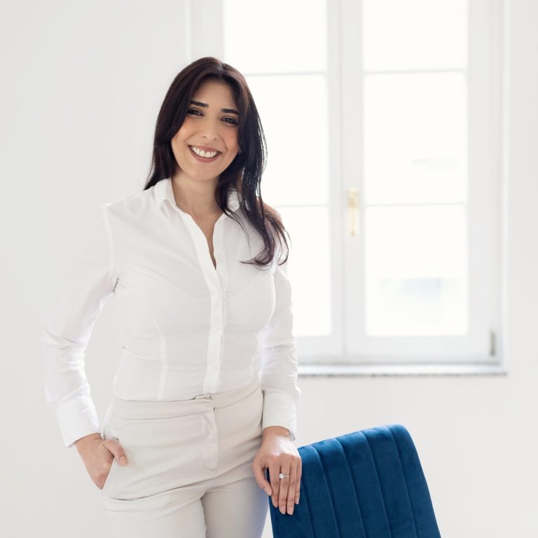 Professionelles Business Portrait einer Geschäftsfrau - VARO Fotografie Mannheim Professionelles Business Portrait einer Geschäftsfrau - VARO Fotografie Mannheim